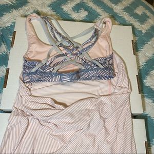 Lululemon free to be wild Size 4